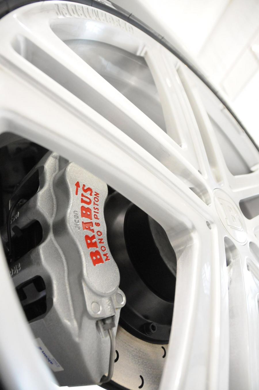  Mercedes-Benz GLK V8 by Brabus 2009 года  (фото 17 из 26)